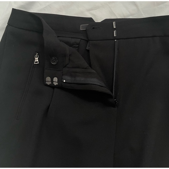 BCBG Maxazria Black Dress Pants. Size medium. Never been worn.Perfect condition - Picture 4 of 6
